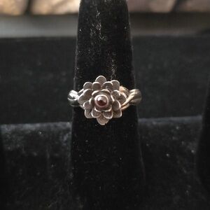 925 Size 8 Garnet Flower Ring